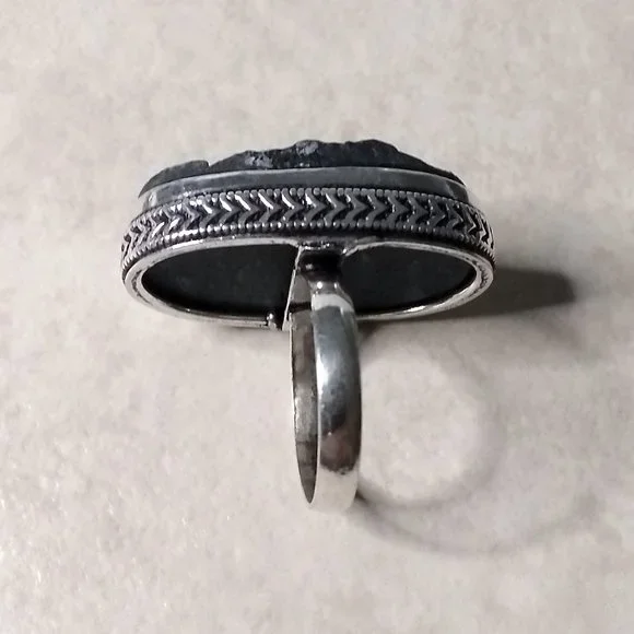 Raw Black Tourmaline Ring Sz 8 - Metaphysical Protection Stone - Goth - Picture 8 of 13